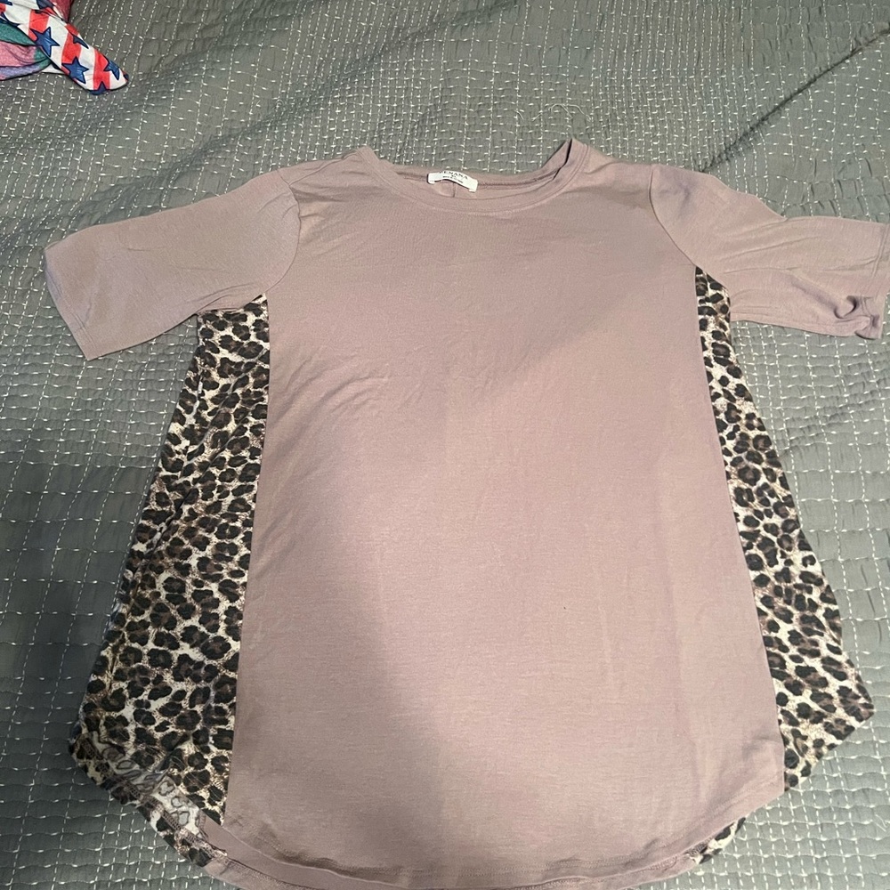 Zenana Outfitters Leopard Print Short Sleeve Tee